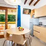 Villaggio Nidos 홀리데이파크 3*