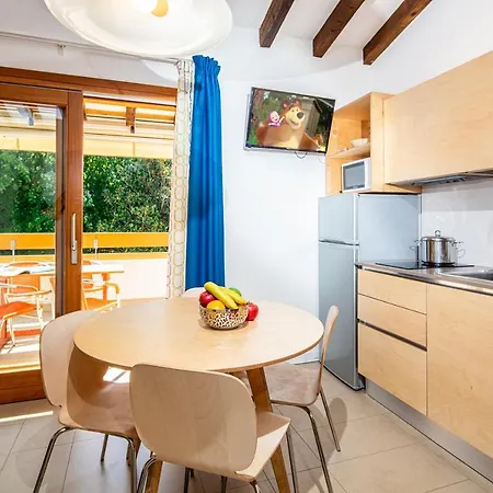 Villaggio Nidos Holiday park 3*