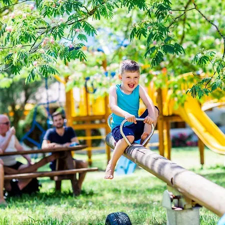 Villaggio Nidos منتزه العطل