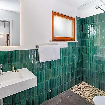 Villaggio Nidos 3* لينانو سابيادورو