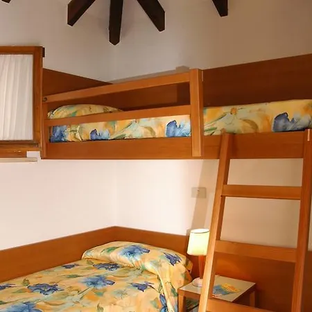 Villaggio Nidos لينانو سابيادورو